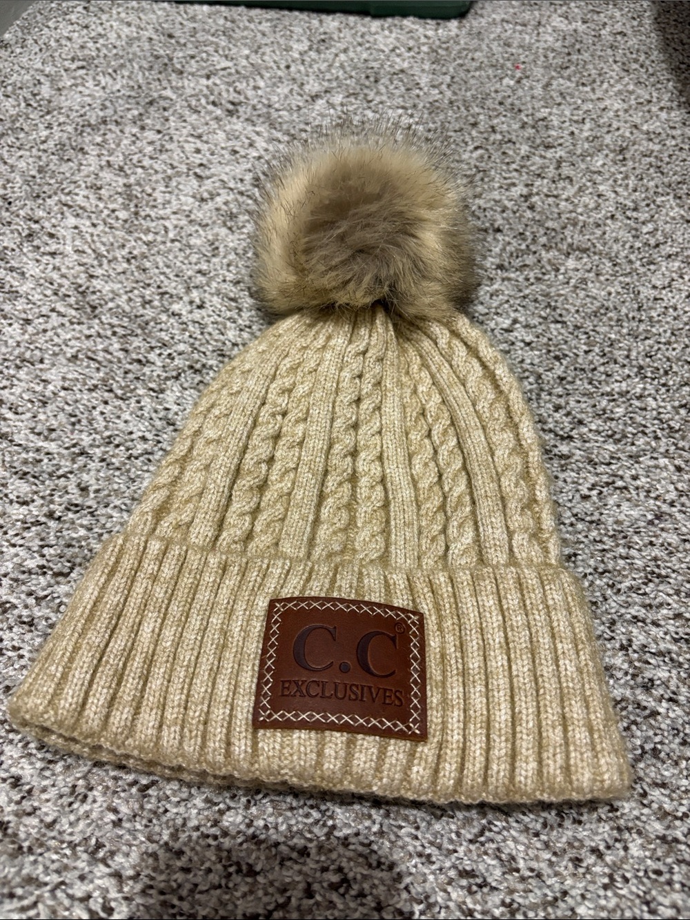 Women’s Cable Knit Pom Beanie - Beige